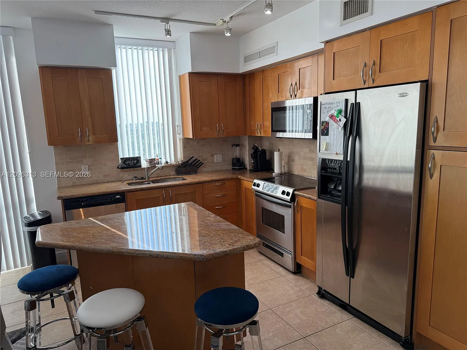 Duo Condominium West — Photo 4