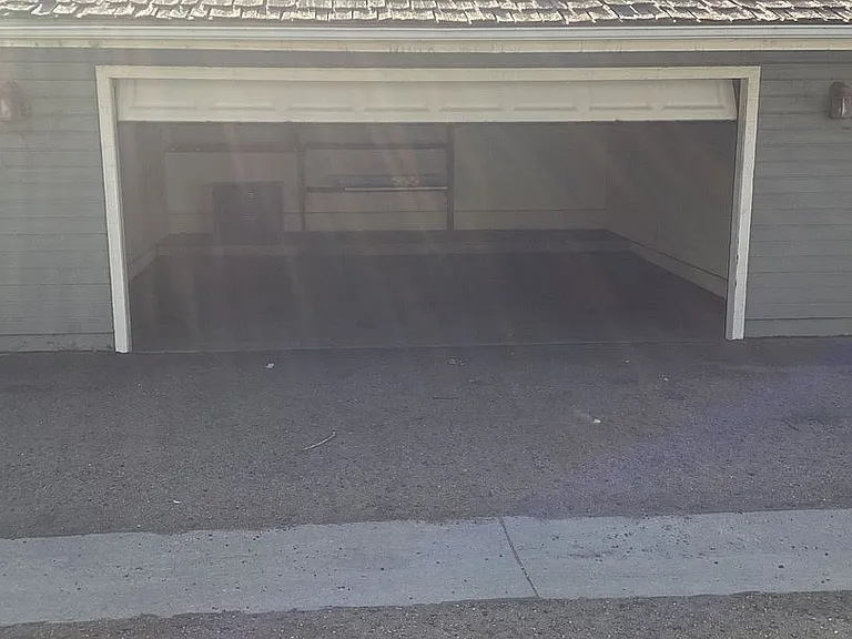 425-431 N Tiffany Dr — Photo 28