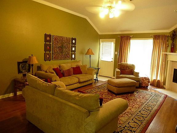 4th image of 3610 Walden Dr
