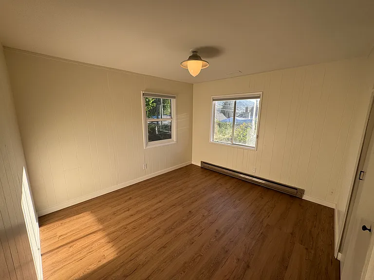 924 E Chelan Ave — Photo 18