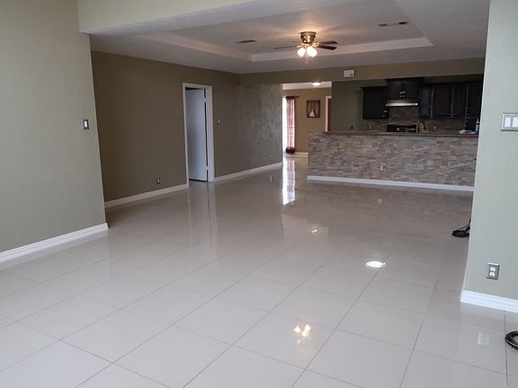 4th image of 608 36th St