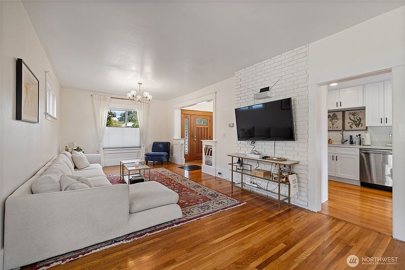 3rd image of 3516 N Proctor Street