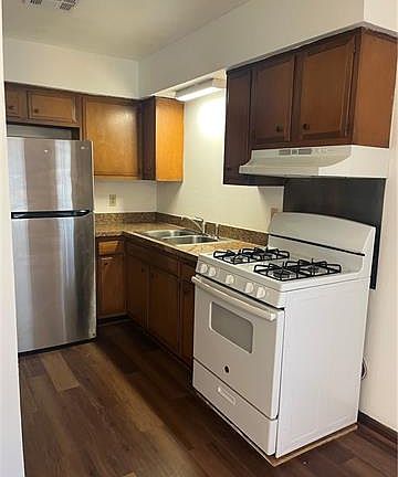 5th image of 705 Phlox Ave