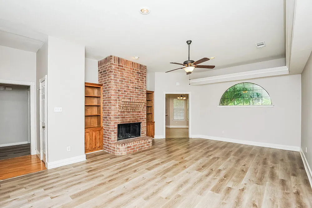 3 bed, 2.0 bath, 1710 sqft, $1,995 — Photo 3