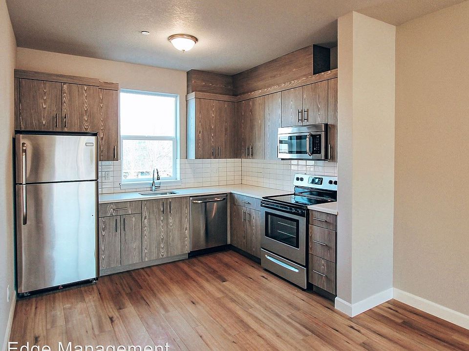 1st image of 424 NE Stafford St #7349251