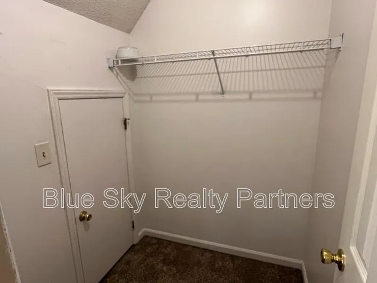 2119 Silverbrook Dr — Photo 15