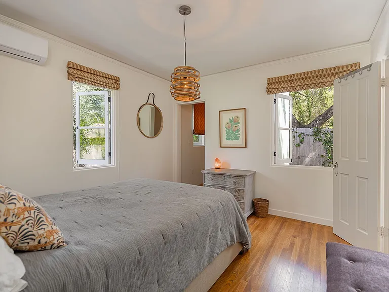 112 E Summer St — Photo 8