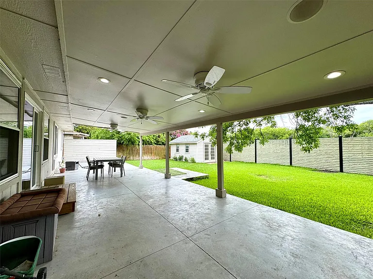 1212 Leah Ln — Photo 15