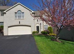 208 Parkview Dr, Pittsburgh, PA 15236