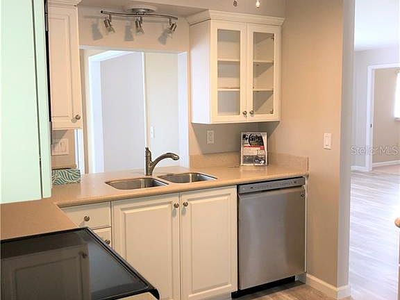 2nd image of 1562 Grand Blvd #504