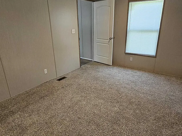 2737 W Washington Ctr #137 — Photo 7