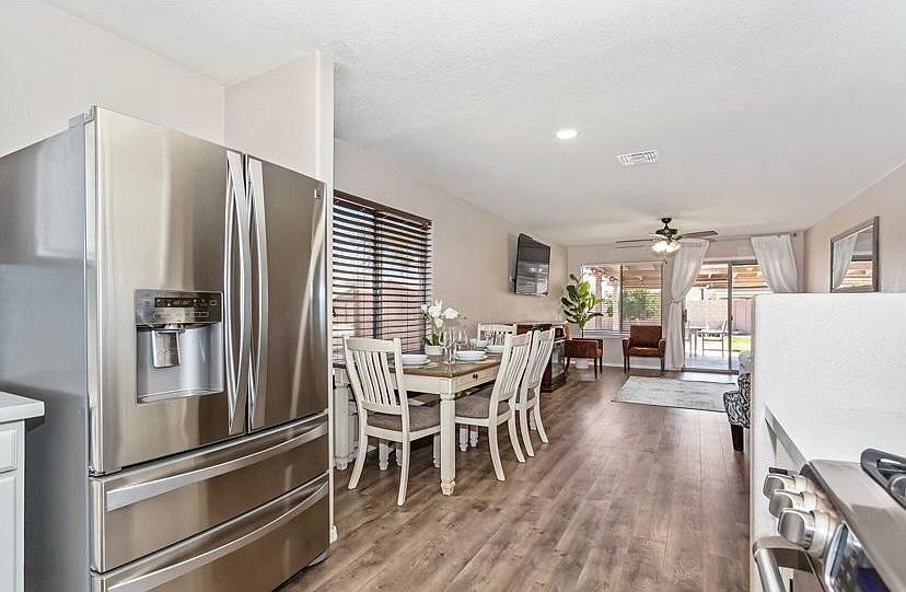 Kitchen/Dining area