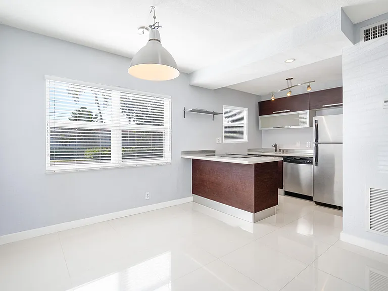 416 NE 15th Ave #11 — Photo 8