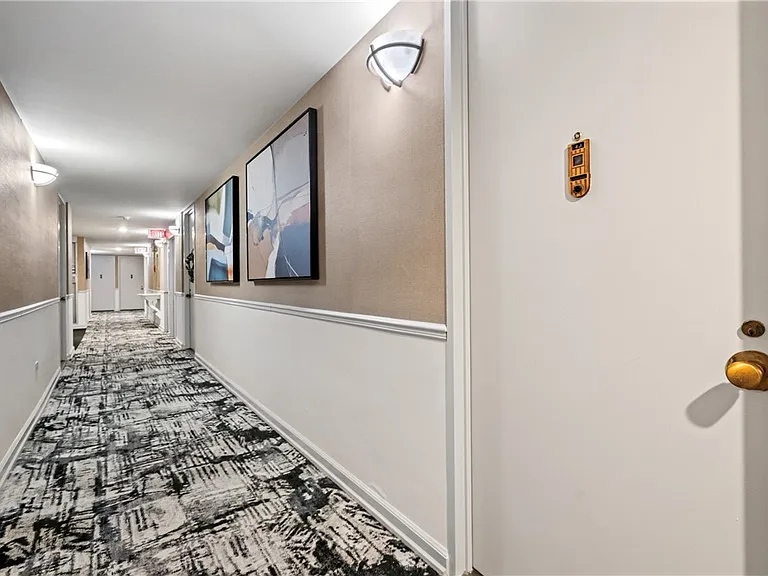 112 Washington Pl #4J — Photo 7