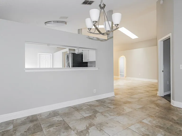 11305 Maybrook Ave — Photo 7