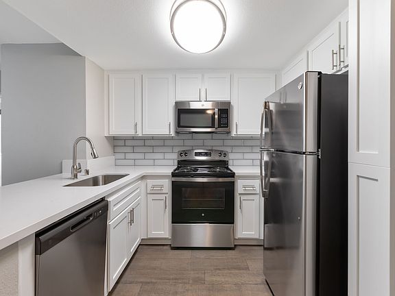 4th image of 310 S Jefferson St APT 24B