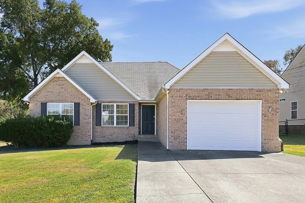 3 bed, 2.0 bath, 1741 sqft, $2,140 — Photo 1