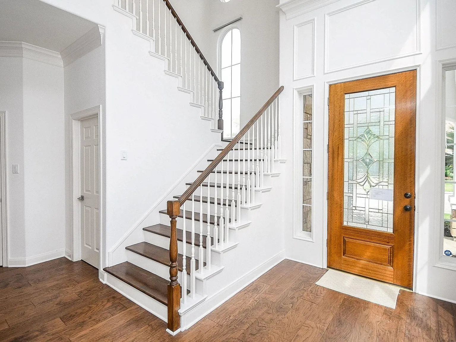 3 bed, 3.5 bath, 3648 sqft, $5,250 — Photo 3
