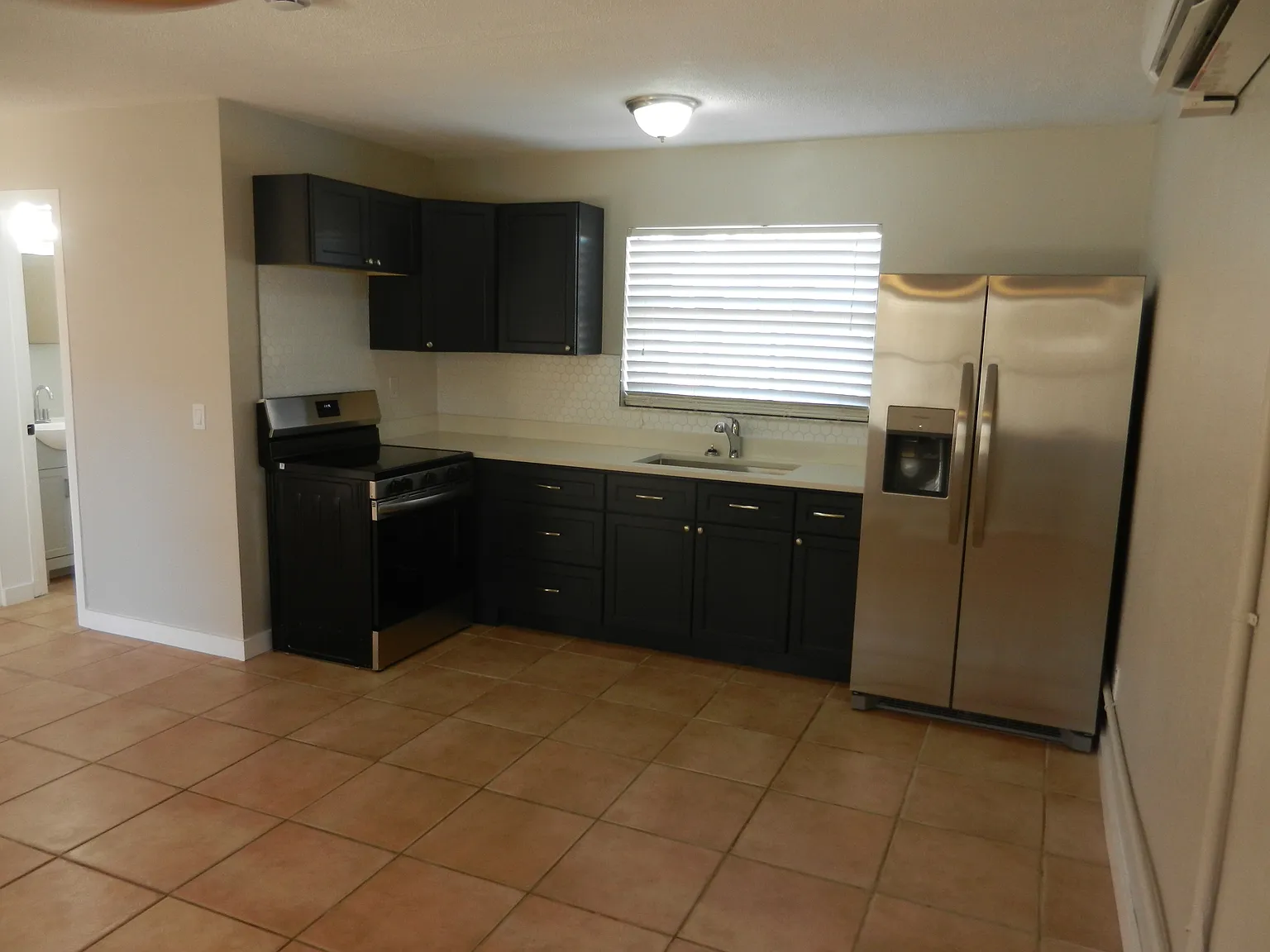 Studio, 300 sqft, $1,000 — Photo 3