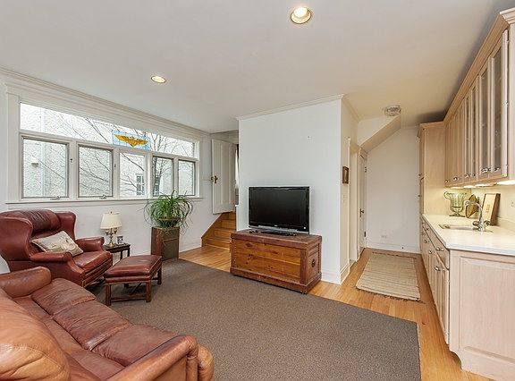 2nd image of 1115 Ashland Ave