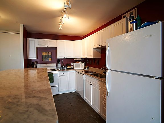 3rd image of 1660 N La Salle Dr #24