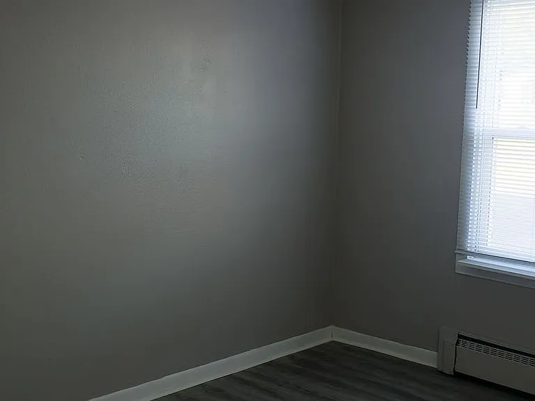 307 N Prairieview Rd — Photo 3