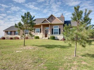 348 Cardinal Dr, Paige, TX 78659