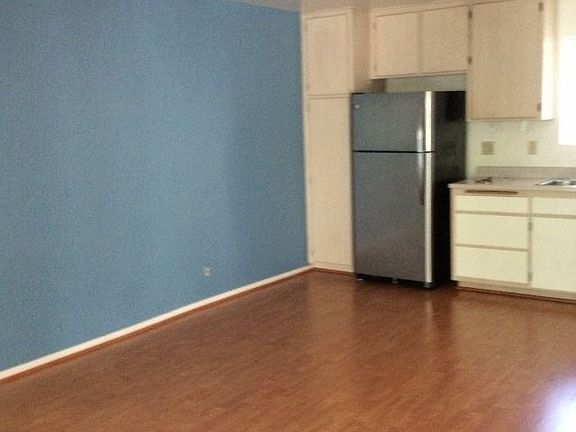 5th image of 3569 4th Ave #B