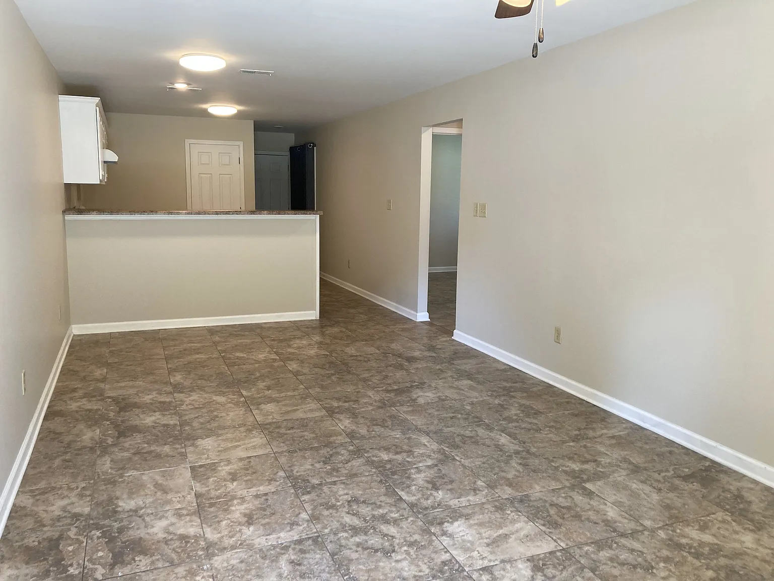 2 bed, 900 sqft, $1,300 — Photo 3