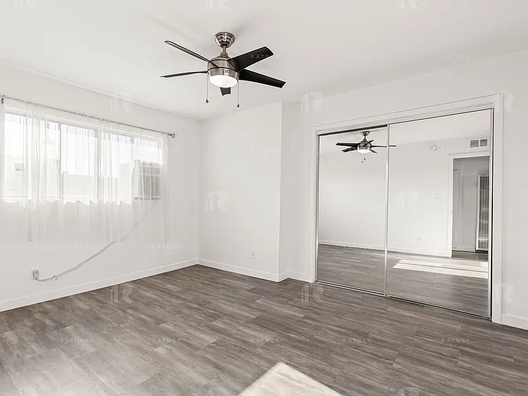 (AR/GA/YO:B) 7259 Willoughby Avenue — Photo 12