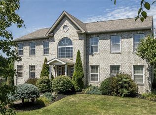 555 Potomac Dr, Washington, PA 15301