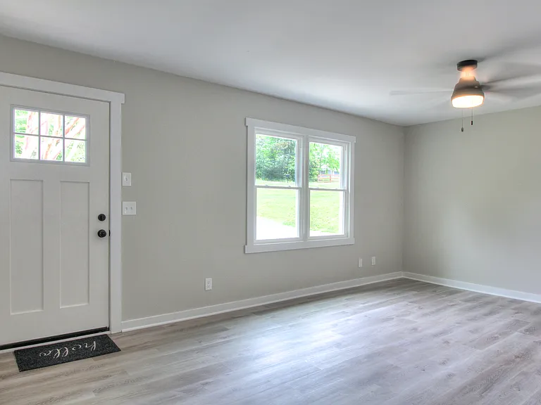 1016 Sharon Dr — Photo 6