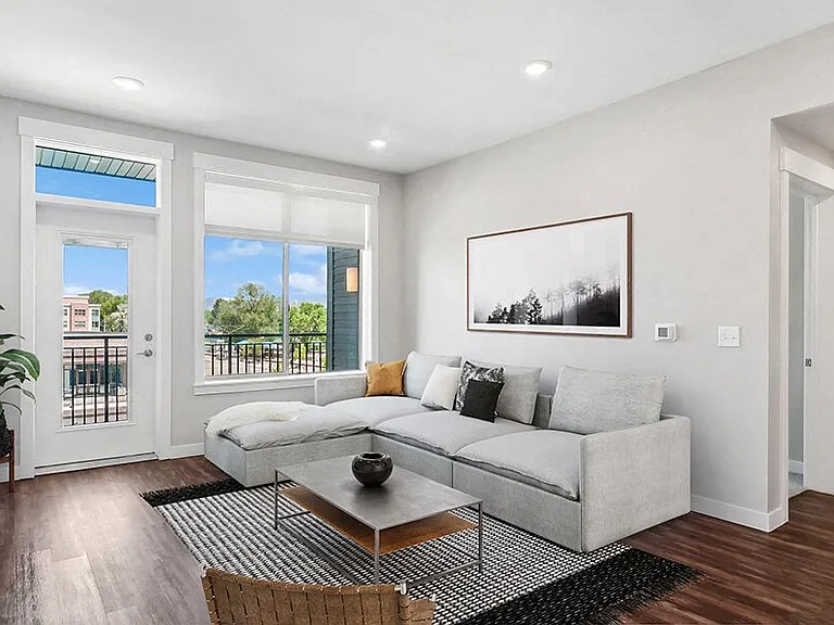 Seven Skies Apartments — Photo 1