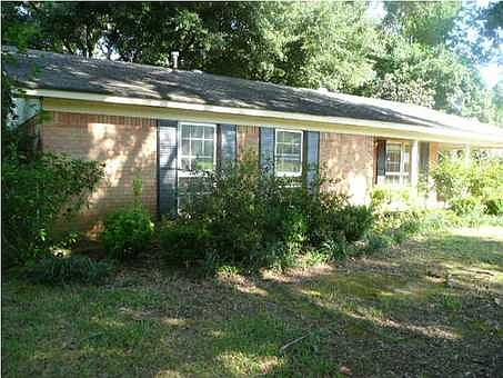 1st image of 122 Cavalier Dr