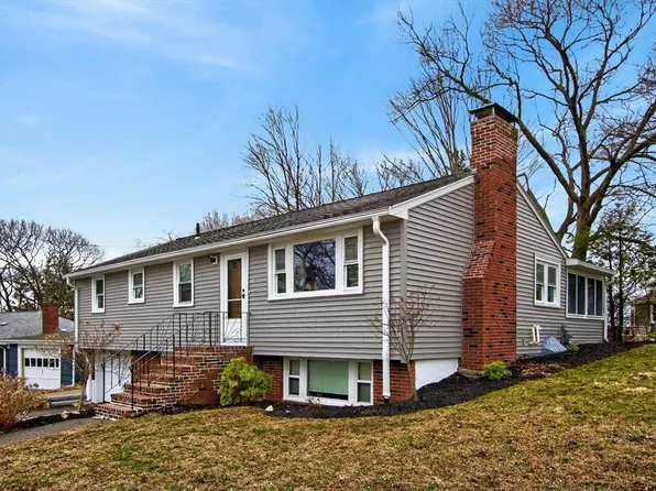 24 Oak Ridge Cir, Lynn, MA 01904