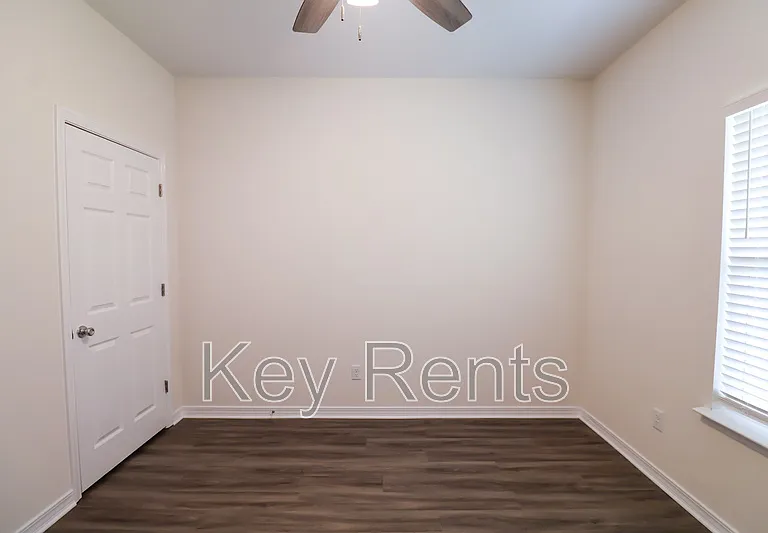 7111 McAdam Ct — Photo 12