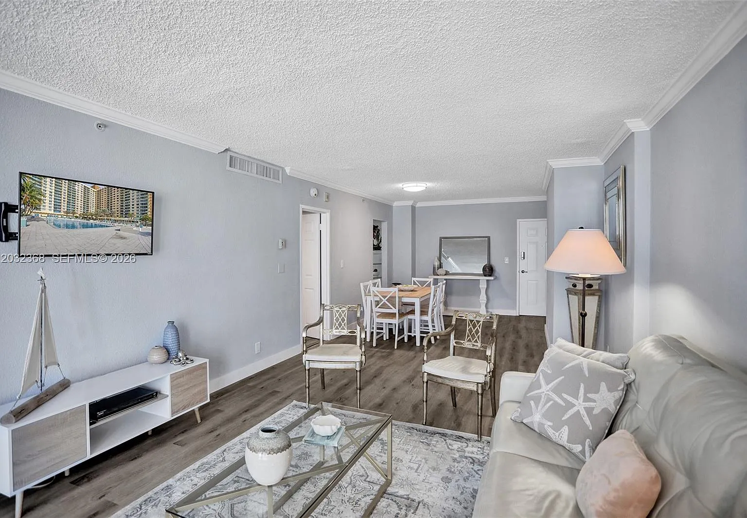 Wave Condo — Photo 3