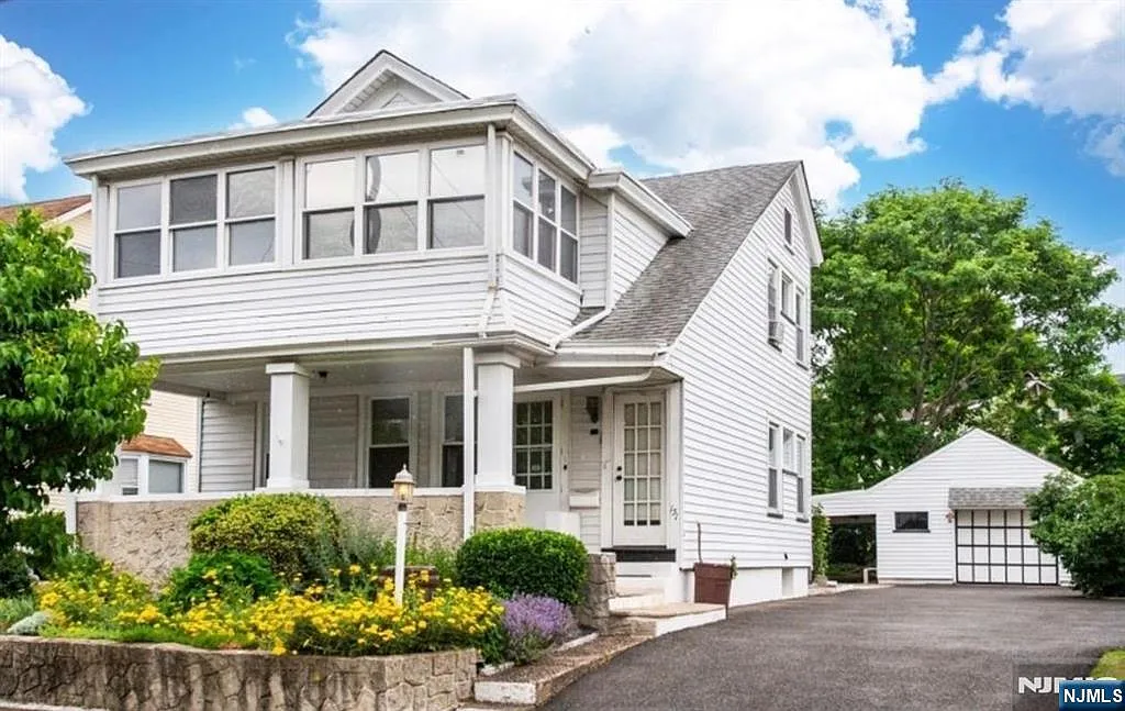 2 bed, 1.0 bath, $2,700 — Photo 1