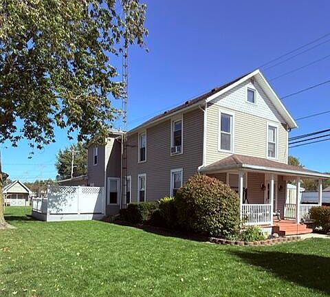 2nd image of 124 W Maple St