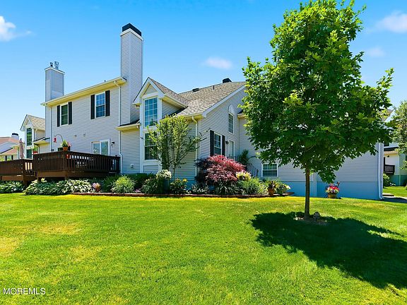 3rd image of 131 Racquet Road