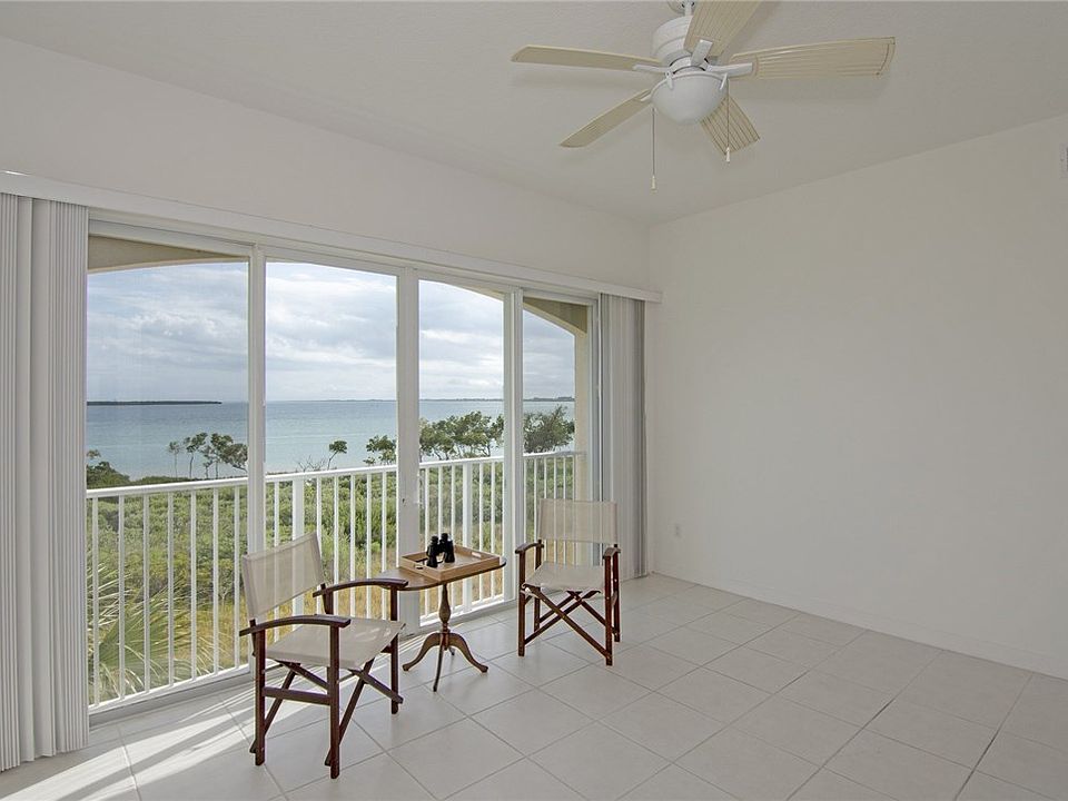 1st image of 25 Harbour Isle Dr #304