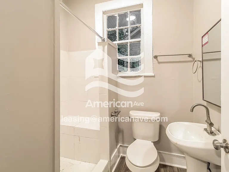1545144_014_bathroom_13764462.jpg