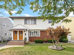 689 9th St FLOOR 2, Secaucus, NJ 07094
