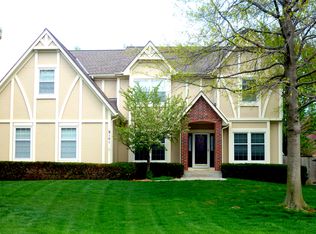 8141 Schweiger Dr, Lenexa, KS 66219