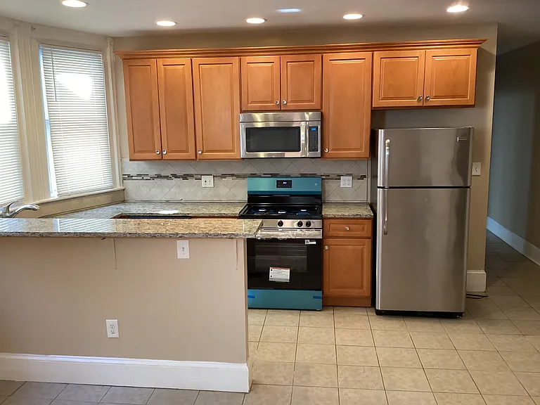 115 W Washington Ln — Photo 5