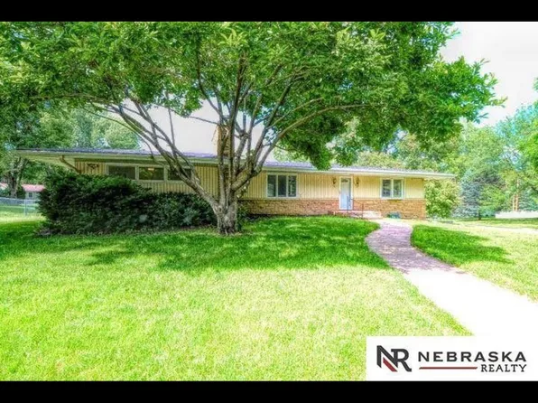 11604 Pacific St, Omaha, NE 68154