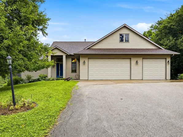 2792 Holly Ct NW, Swisher, IA 52338