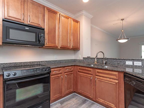 3rd image of 185 Bayberry Cir