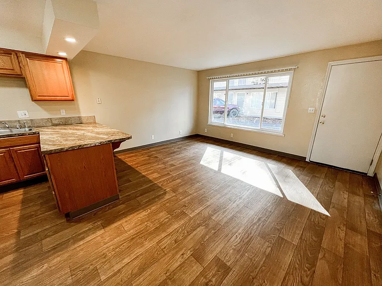 2855 Front 2865 St NE — Photo 3