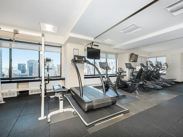 400 East 70th Street 1706 image 7 of 8